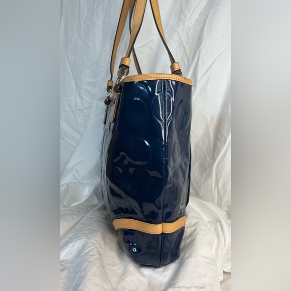 COACH Peyton Embossed Signature Logo Patent Leather Navy Tote Bag - Picture 3 of 15